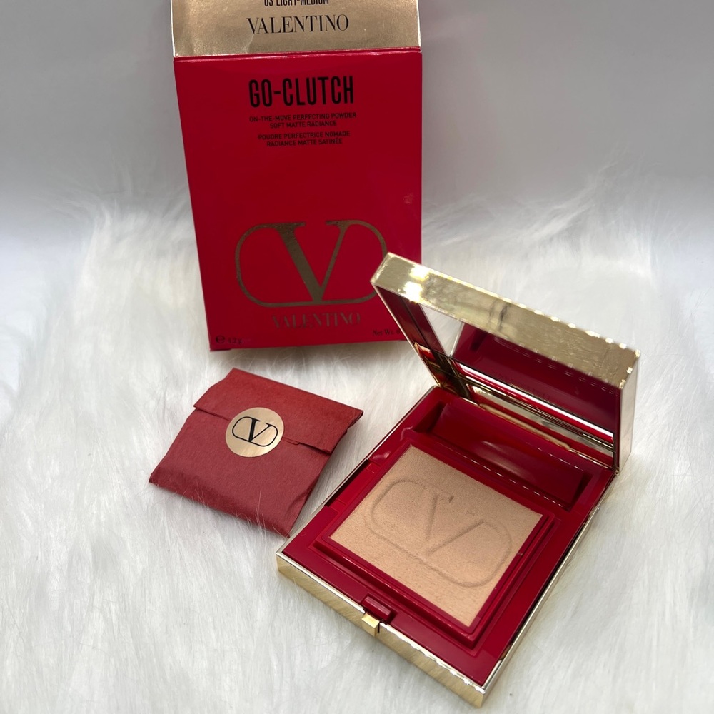Valentino Go-Clutch Powder 03 Light-Medium w/ Sealed Chain Brand New In Box